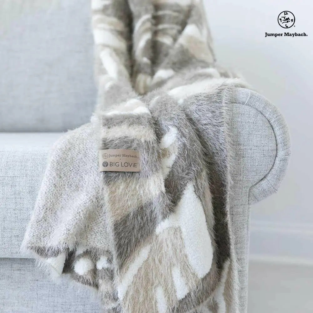 Big LOViE DREAM Jumper Maybach Pluto big blanket featuring vibrant, colorful plush fabric with intricate star and planet patterns.