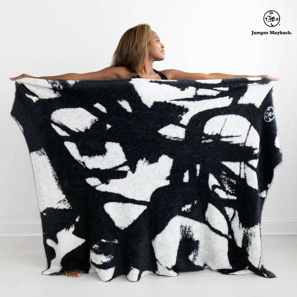 Big white DREAM JUMPER MAYBACH blanket by BIG LOViE featuring soft, plush fabric and a cozy, oversized design.