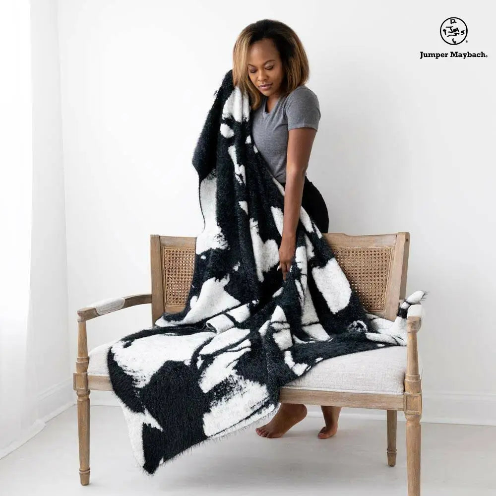 Big white DREAM Jumper Maybach blanket by BIG LOViE, featuring soft, cozy fabric with a stylish design and large size.